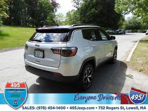 Used 2025 Jeep Compass Limited AWD/4WD image 5