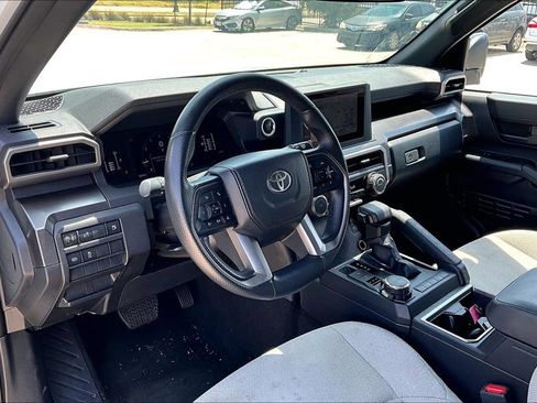 Used 2025 Toyota 4Runner SR5 AWD/4WD image 15