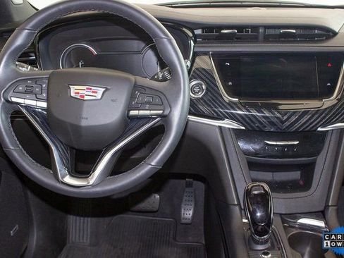 Used 2024 Cadillac XT6 Premium Luxury image 17