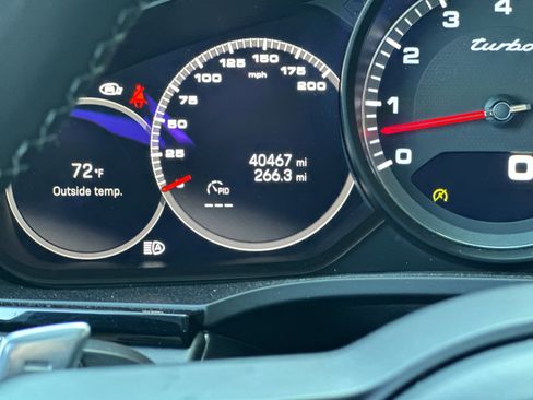 Used 2022 Porsche Cayenne Turbo w/ Assistance Package AWD/4WD image 25