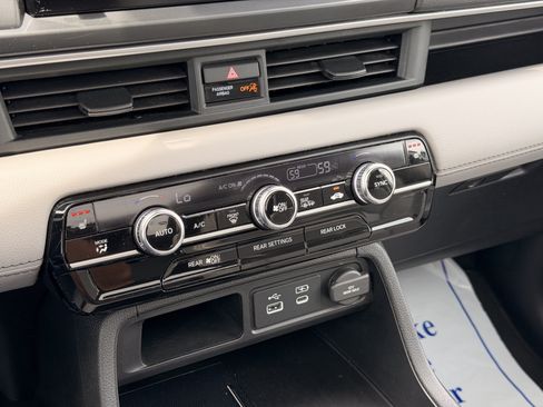 Used 2023 Honda Pilot Touring image 24