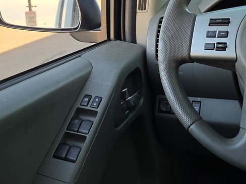 Used 2020 Nissan Frontier SV image 16