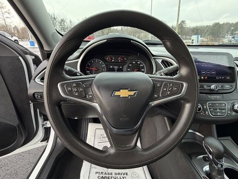Used 2024 Chevrolet Malibu LT image 3