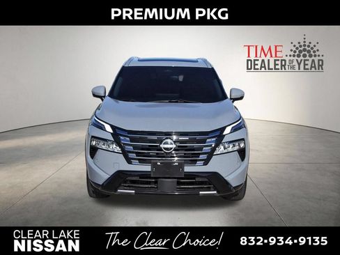 Certified 2024 Nissan Rogue Platinum w/ Platinum Premium Package FWD image 2