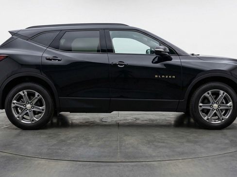 Used 2025 Chevrolet Blazer LT FWD image 11