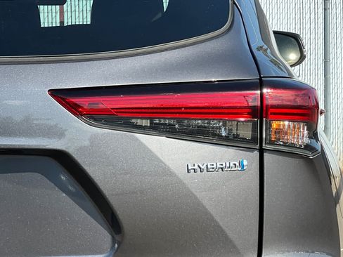 Used 2022 Toyota Highlander LE AWD/4WD image 20