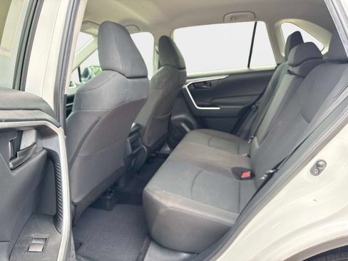 Used 2021 Toyota RAV4 LE FWD image 11