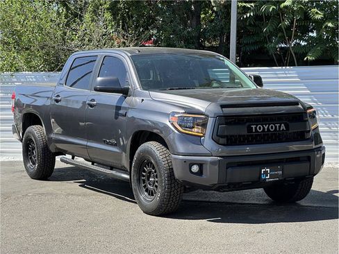 Used 2017 Toyota Tundra Limited w/ Limited Premium Package AWD/4WD image 8