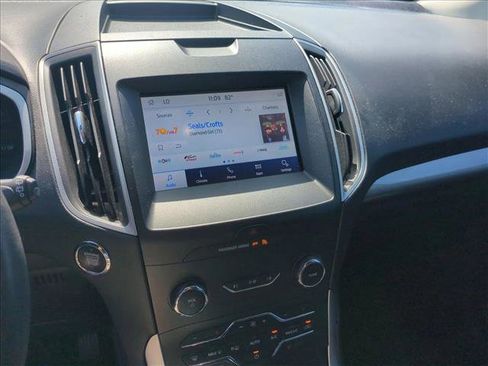 Used 2020 Ford Edge SEL image 12