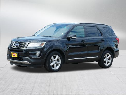 Used 2016 Ford Explorer XLT w/ Equipment Group 201A AWD/4WD image 3