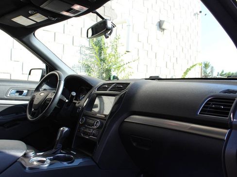 Used 2018 Ford Explorer XLT w/ Equipment Group 202A image 18