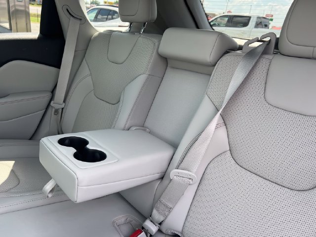 Used 2021 Jeep Cherokee Limited AWD/4WD image 24