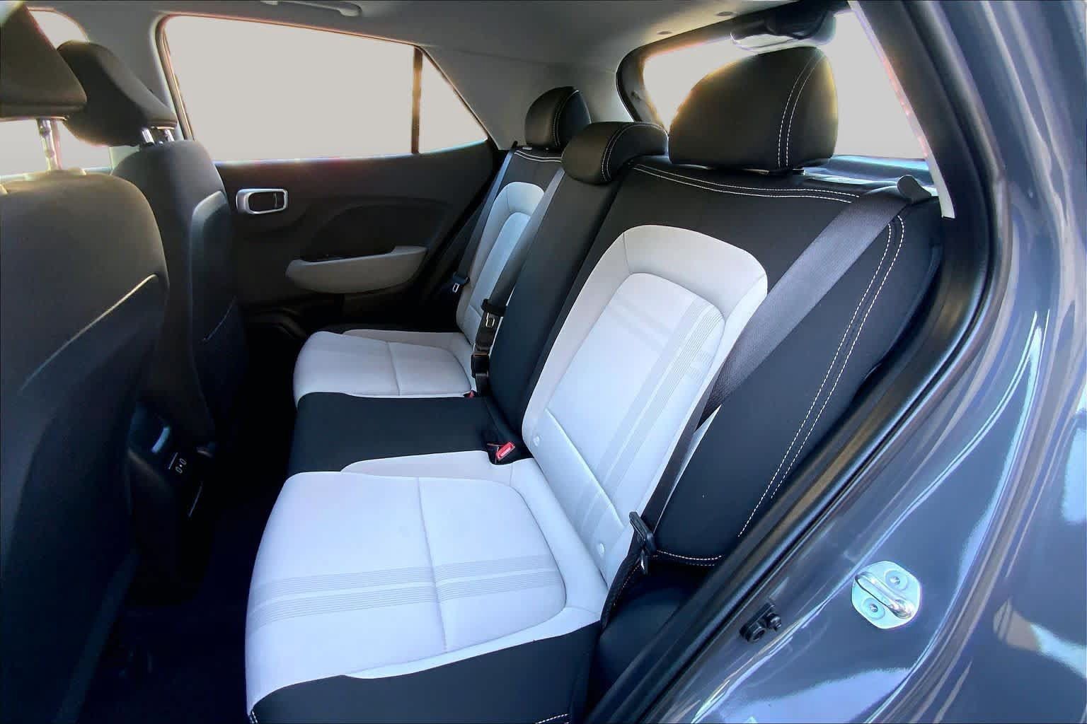 Certified 2025 Hyundai Venue SEL FWD image 20