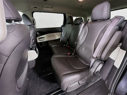 Certified 2024 Kia Carnival EX image 31