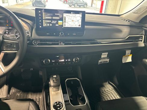 Used 2025 Mitsubishi Outlander AWD image 11