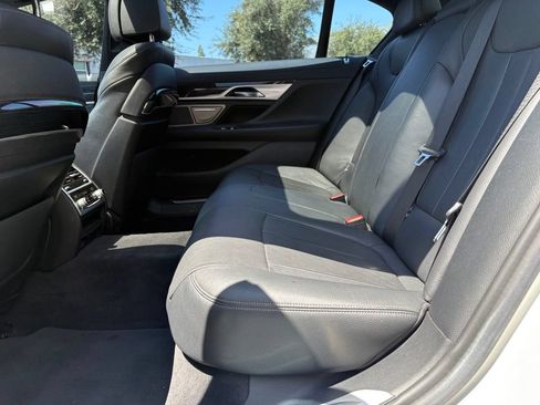 Used 2021 BMW 740i w/ M Sport Package RWD image 11