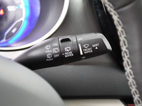 Used 2024 Chrysler Pacifica Touring-L FWD image 16