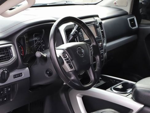 Used 2018 Nissan Titan PRO-4X image 15
