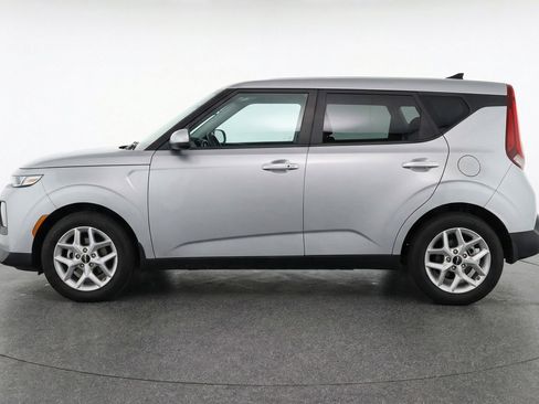 Used 2025 Kia Soul LX w/ LX Technology Package FWD image 5