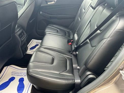 Used 2019 Ford Edge Titanium FWD image 12
