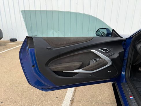 Used 2019 Chevrolet Camaro ZL1 RWD image 21