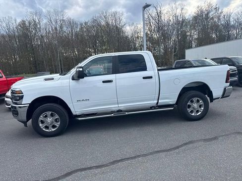 Used 2025 RAM 2500 Big Horn AWD/4WD image 3