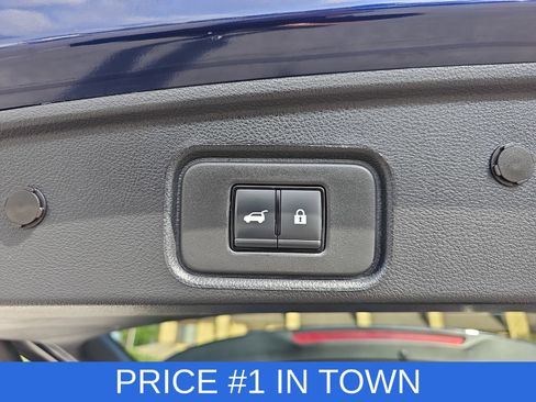 Used 2025 Nissan Pathfinder SV FWD image 14