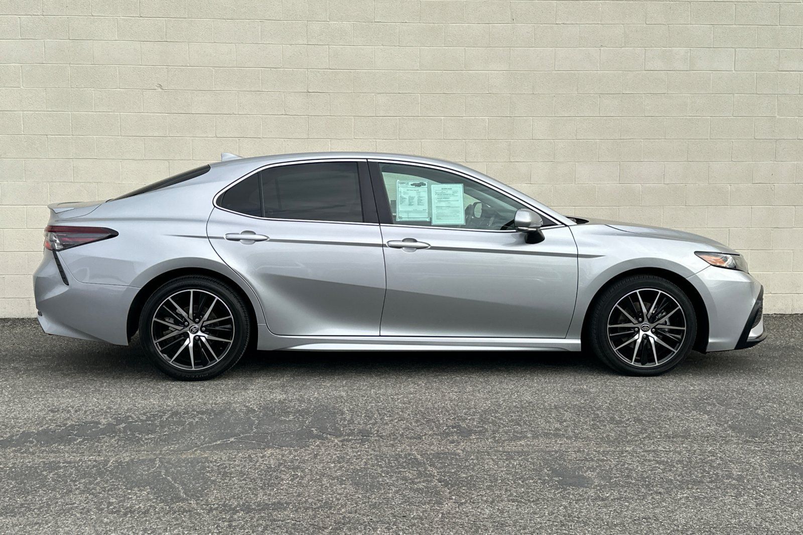 Used 2024 Toyota Camry SE FWD image 3