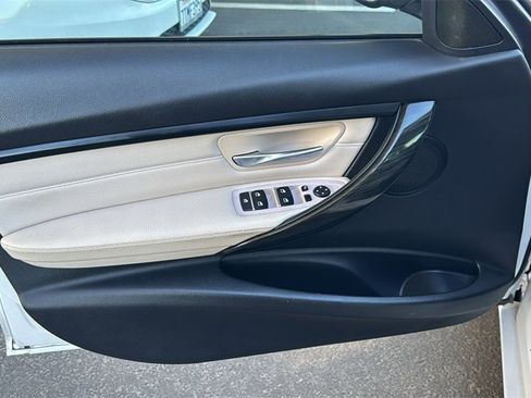Used 2017 BMW 320i Sedan image 18
