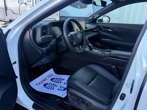 Used 2023 Toyota Crown XLE image 9