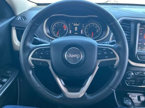 Used 2016 Jeep Cherokee Latitude w/ Comfort/Convenience Group image 28