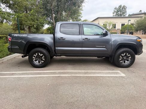 Used 2021 Toyota Tacoma TRD Off-Road w/ Technology Package AWD/4WD image 7