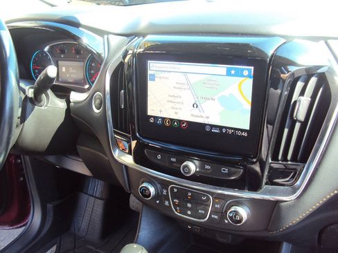 Used 2020 Chevrolet Traverse LT w/ LT Premium Package AWD/4WD image 13