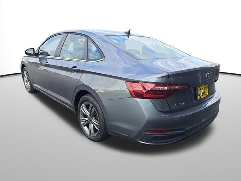 Used 2024 Volkswagen Jetta SE image 8