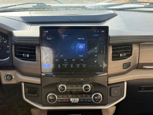 Used 2022 Ford Expedition Limited image 14