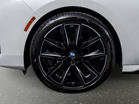Used 2024 BMW 760i xDrive w/ Executive Package image 18
