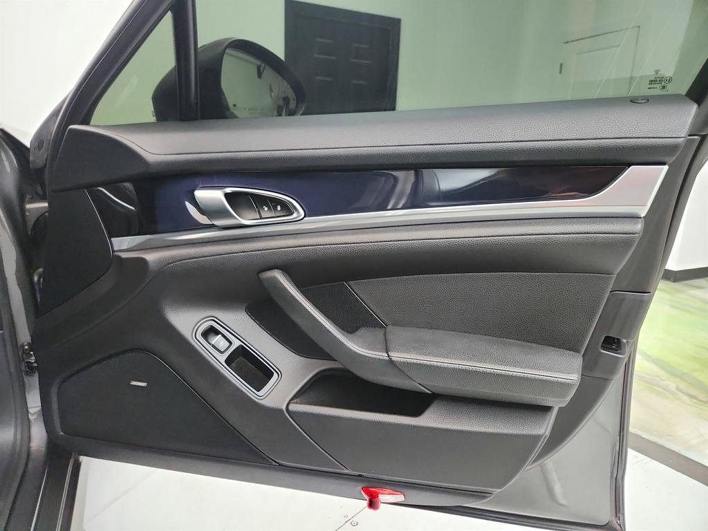 Used 2014 Porsche Panamera 4 AWD/4WD image 27