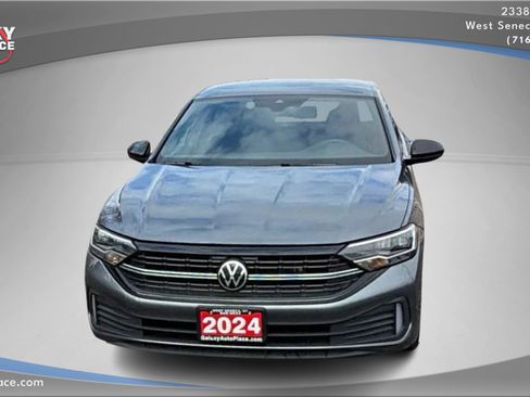 Used 2024 Volkswagen Jetta Sport image 2