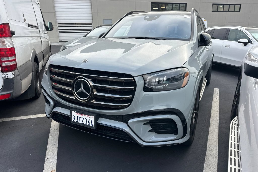 Used 2024 Mercedes-Benz GLS 580 4MATIC image 2