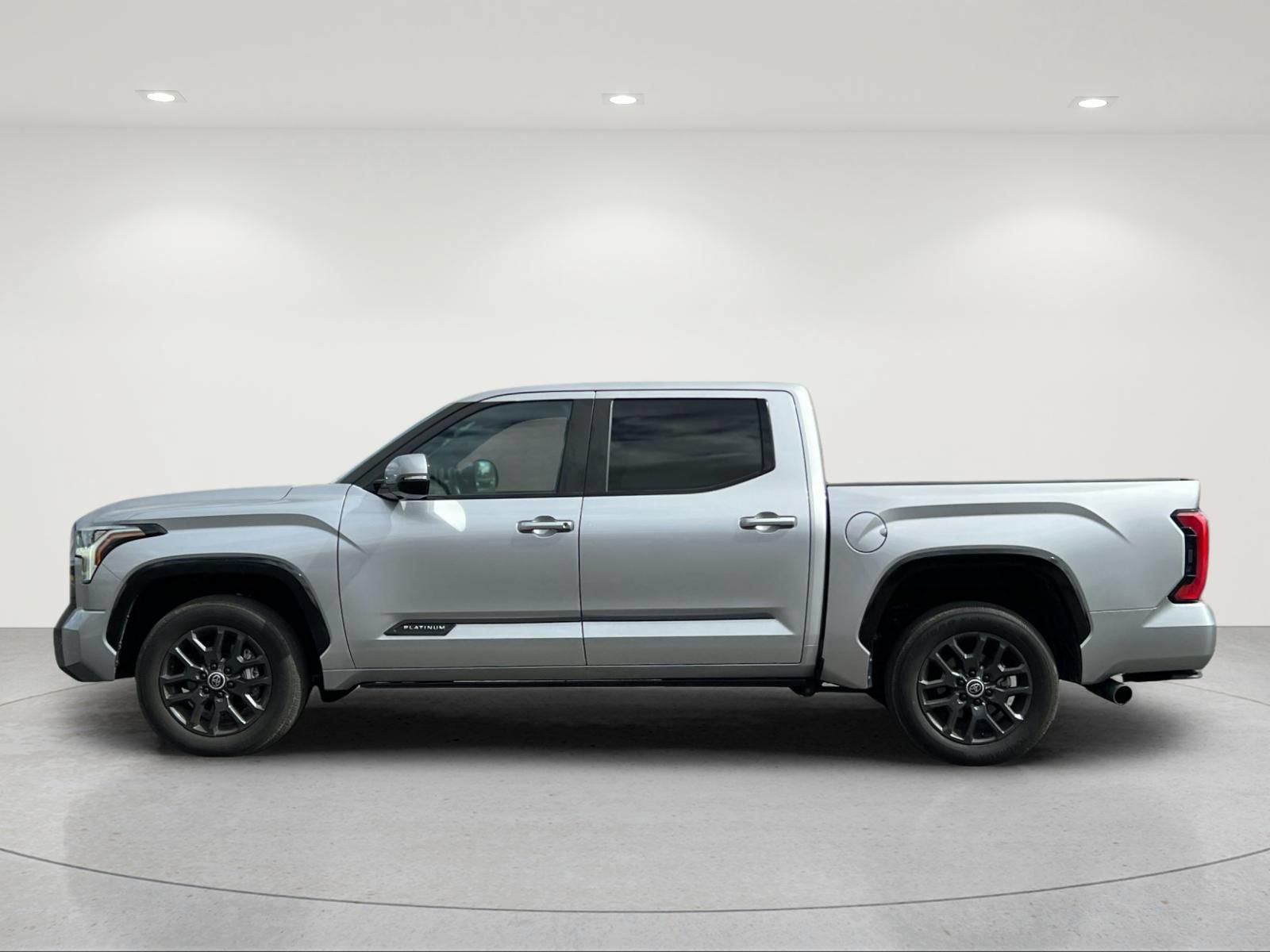 Used 2024 Toyota Tundra Platinum AWD/4WD image 2