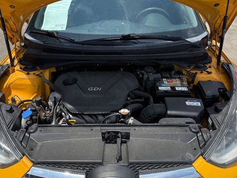 Used 2016 Hyundai Veloster FWD image 21