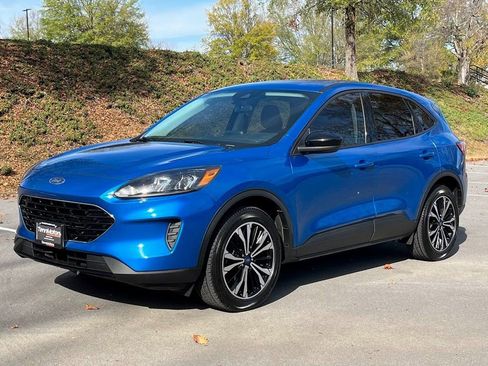 Used 2021 Ford Escape SE w/ SE Sport Appearance Package image 24