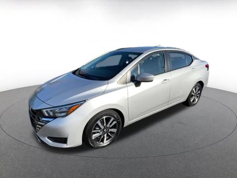 Used 2025 Nissan Versa SV FWD image 7