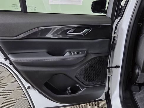 Used 2023 Jeep Grand Cherokee Altitude image 29