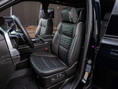 Used 2026 Cadillac Escalade ESV V image 30