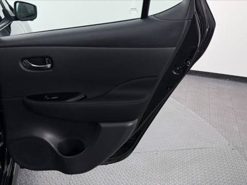 Used 2020 Nissan Leaf SV w/ SV Technology Package FWD image 21
