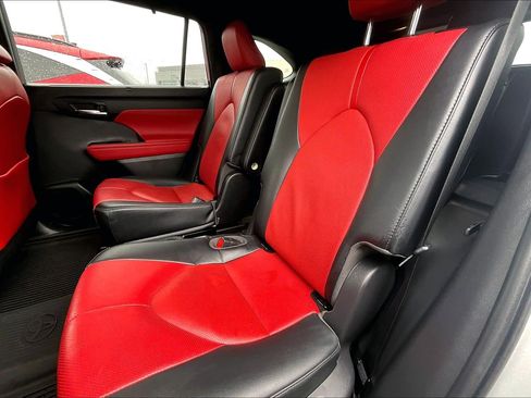 Used 2022 Toyota Highlander XSE image 22