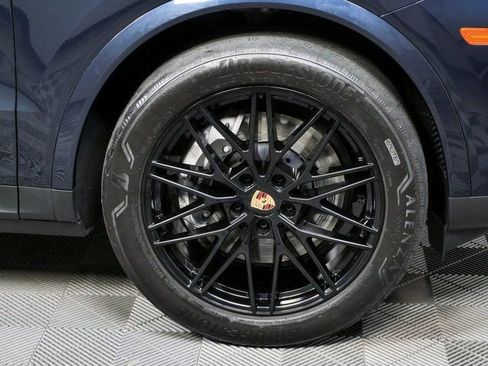Certified 2024 Porsche Cayenne Coupe AWD/4WD image 38
