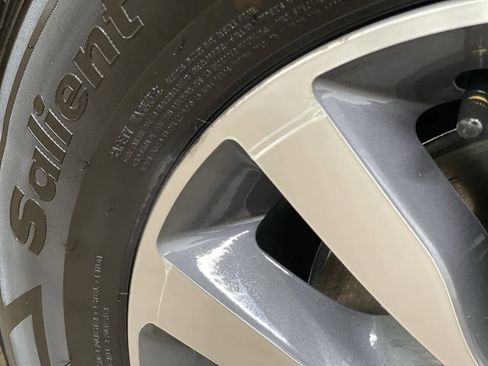 Used 2024 Chrysler Pacifica Select image 35