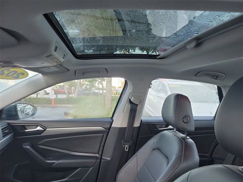 Certified 2021 Volkswagen Jetta SE image 15